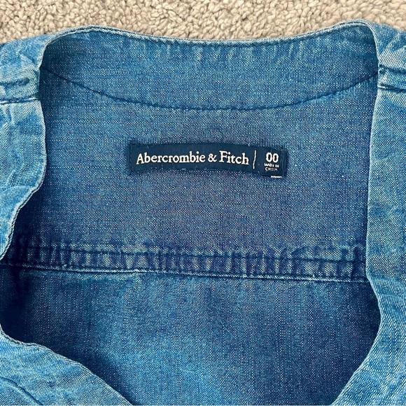 Abercrombie & Fitch Denim Long Sleeves V-Neck Romper - Picture 2 of 3